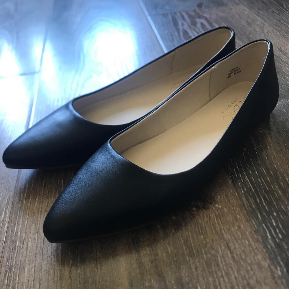 NWOT CZZPTC Black Pointed Flats